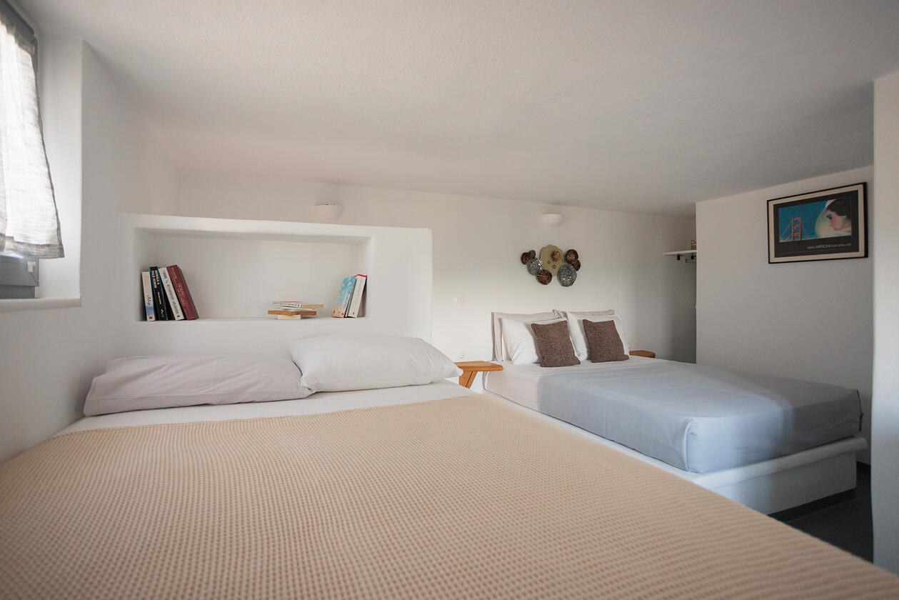 Single &amp; Double Bed